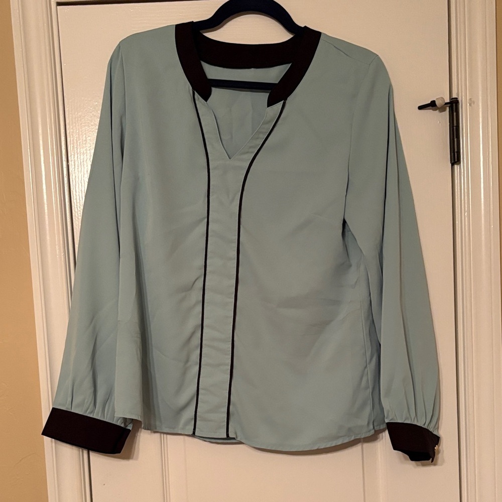 Elegant Women's Top with Contrast Trim